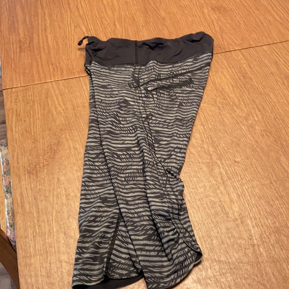 Lululemon Size 6 Bundle - Picture 14 of 15